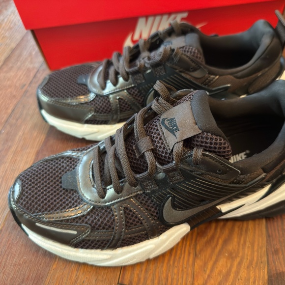 Nike V2K RUN Velvet Brown / Baroque Brown | size M 6 / W7.5 - Picture 5 of 10